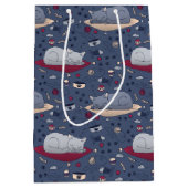 かわいい&居心地の良い眠い猫の夢のパターン ミディアムペーパーバッグ (正面)