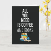 かわいい 本を読む カード コーヒー タイポグラフィー リーダー (黄色い花)