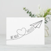 かわいい 現代のハートの紙飛行機に移りました 案内状 (スタンド正面)