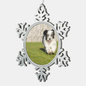 かわいいBobtail牧羊犬 スノーフレークピューターオーナメント (右)
