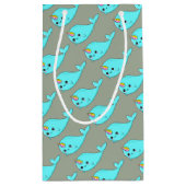 かわいいNarwhal スモールペーパーバッグ (裏面)