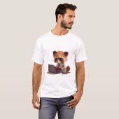 かわいいRed PandaがコーヒーSpiを搭載したノートパソコンで作業 Tシャツ (正面フル)