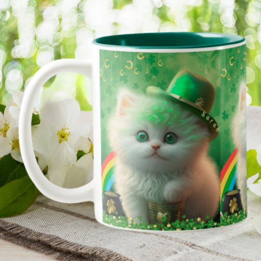 かわいいSt patricks dayキャットレインボーパーソナライズされた金ゴールド ツートーンマグカップ