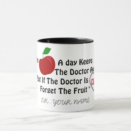 かわいおもしろいいドクターレッドアップルのジョークのパーソナライズされた名前 マグカップ (中央)