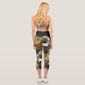 かわいおもしろいい不機嫌なパグ、女性用ヨガランニング カプリレギンス (裏面)