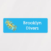 かわいおもしろいい葉の多い海のドラゴンパーソナライズされた漫画 ラベル (デザイン2)