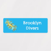 かわいおもしろいい葉の多い海のドラゴンパーソナライズされた漫画 ラベル (デザイン1)