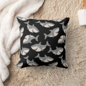 かわいくおもしろいで黒い灰色の鮫パターンクッションの枕 クッション (ブランケット)