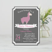 かわいくおもしろいなピンクのラマの女の赤ちゃんのベビーシャワー 招待状 (スタンド正面)