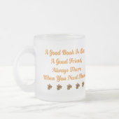 かわいくよい本はよい友人のTシャツです フロストグラスマグカップ (左)