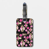 かわいくガーリーなピンクのソックスは黒の女の子をまねます ラゲッジタグ (裏面縦)