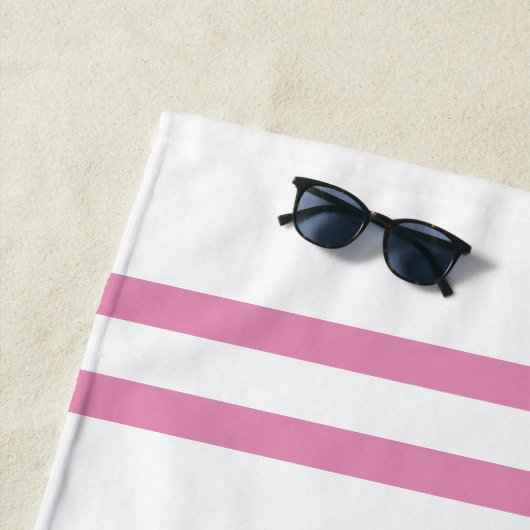 かわいくガーリーなピンクのテニスラケットのデザインのカスタム ビーチタオル (インサイチュ)