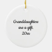 かわいくパーソナライズな孫娘のクリスマスのオーナメント セラミックオーナメント (裏面)