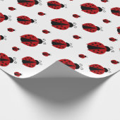 かわいくモダンなてんとう虫パターン ラッピングペーパー (角)