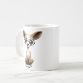 かわいく好奇心が強いチワワの身に着けている目ガラス コーヒーマグカップ (正面左)