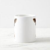 かわいく好奇心が強いチワワの身に着けている目ガラス コーヒーマグカップ (中央)