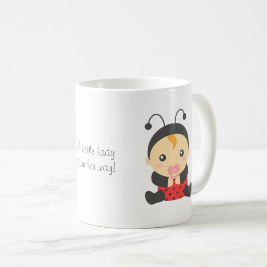 かわいく小さいてんとう虫の女の赤ちゃん コーヒーマグカップ (正面右)