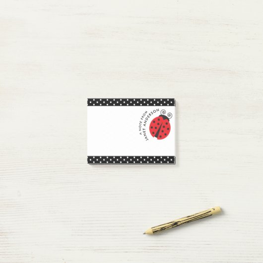 かわいく小さいてんとう虫の水玉模様のレトロのノート ポストイット (デスク上)