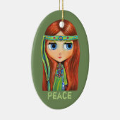 かわいく小さい緑のヒッピーの女の子のピースサイン セラミックオーナメント (右)