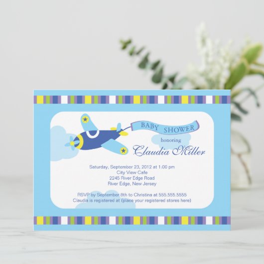 かわいく小さく青い飛行機の男の子のベビーシャワー 招待状 (スタンド正面)