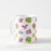 かわいく幸せでカラフルで小さいモンスターパターン コーヒーマグカップ (正面左)