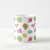 かわいく幸せでカラフルで小さいモンスターパターン コーヒーマグカップ (中央)