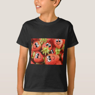 かわいく幸せないちご Tシャツ