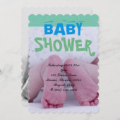 かわいく愛らしいベビーシャワーのまぐさ桶の子供部屋の足跡 招待状 (正面/裏面)