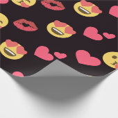 かわいく甘いemoji愛ハートは唇パターンに接吻します ラッピングペーパー (角)