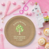 かわいく素朴な緑の木およびバーラップの家族会 ペーパープレート (パーティー)