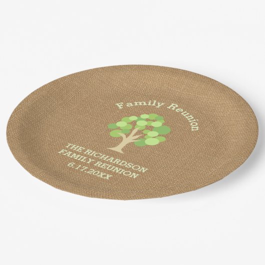 かわいく素朴な緑の木およびバーラップの家族会 ペーパープレート (アングル)