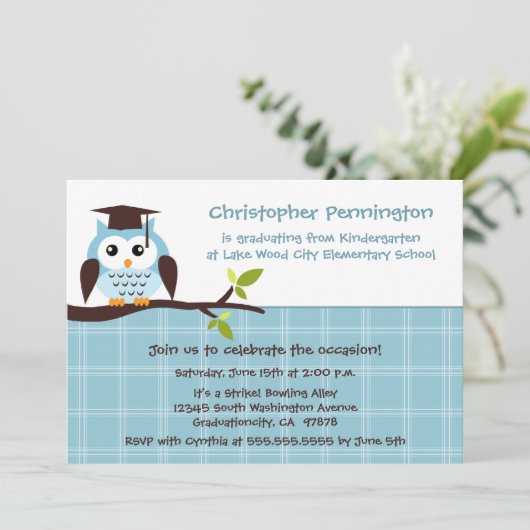 かわいく青いフクロウの基本的な男の子の卒業パーティー 招待状 (スタンド正面)