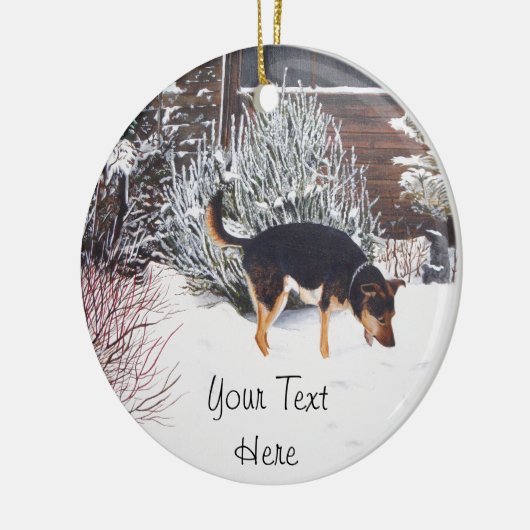 かわいく黒いおよび黄褐色の犬との冬の雪場面 セラミックオーナメント (左)