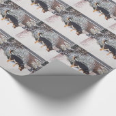 かわいく黒いおよび黄褐色の犬の芸術の冬の雪場面 ラッピングペーパー (角)