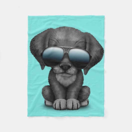 かわいく黒い子犬の身に着けているサングラス フリースブランケット (正面)