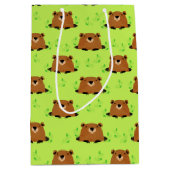 かわいらしいウッドランドのグラウンドホッグの模様 ミディアムペーパーバッグ (正面)