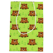 かわいらしいウッドランドのグラウンドホッグの模様 ミディアムペーパーバッグ (裏面)