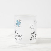 かわいらしいエアロビクスのインストラクターのマグ フロストグラスマグカップ (中央)