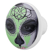 かわいらしいカーニバルのマスクの女性のスカルThunder_Cove セラミックノブ (右)