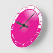 かわいらしいショッキングピンク及び白いローマ数字 ラウンド壁時計 (傾斜)