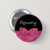 かわいらしいピンクおよび黒いバラの花のシックな弓 缶バッジ (正面&裏面)