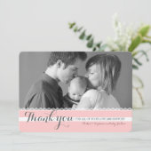 かわいらしいピンクの新生児は写真カード感謝していしています サンキューカード (スタンド正面)