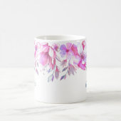 かわいらしいピンクの水彩画の花のボーダー名前をカスタムする コーヒーマグカップ (中央)