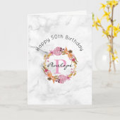 かわいらしいピンクの花のリースのモノグラムの誕生日 カード (黄色い花)