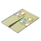 かわいらしい木のカラフルなフクロウ ノートブック (左側)