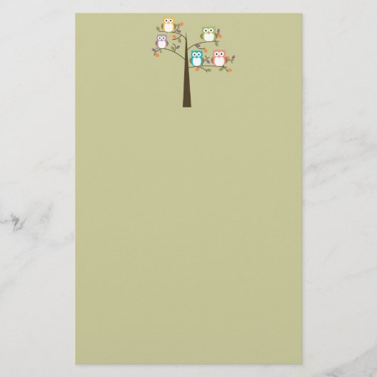 かわいらしい木のカラフルなフクロウ 便箋 (正面)