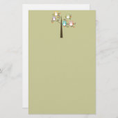 かわいらしい木のカラフルなフクロウ 便箋 (正面/裏面)