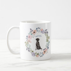 かわいらしい水彩画の花柄 の黒い実験室犬 コーヒーマグカップ
