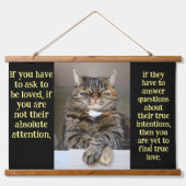 かわいらしい猫見ている 吊り下げ型タペストリー (正面)