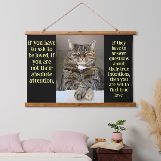 かわいらしい猫見ている 吊り下げ型タペストリー (寝室)